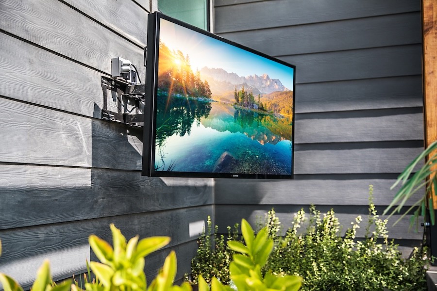 tips-for-reducing-glare-on-your-outdoor-tv