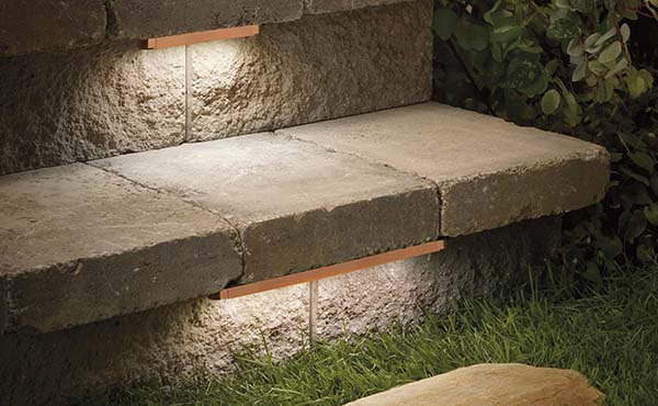 Hardscape-outdoor-solutions-and-home-automation-lighting-under-steps